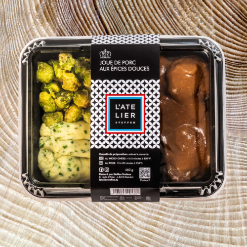 Joue de porc aux épices douces, purée à la ciboulette et choux de Bruxelles